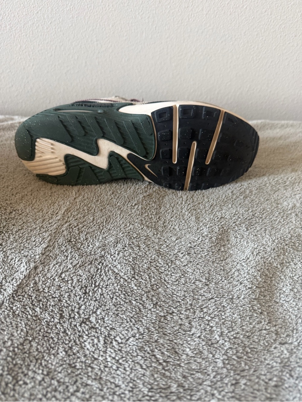 Nike Men’s Sneakers in Beige, Green, Black - Picture 7 of 9